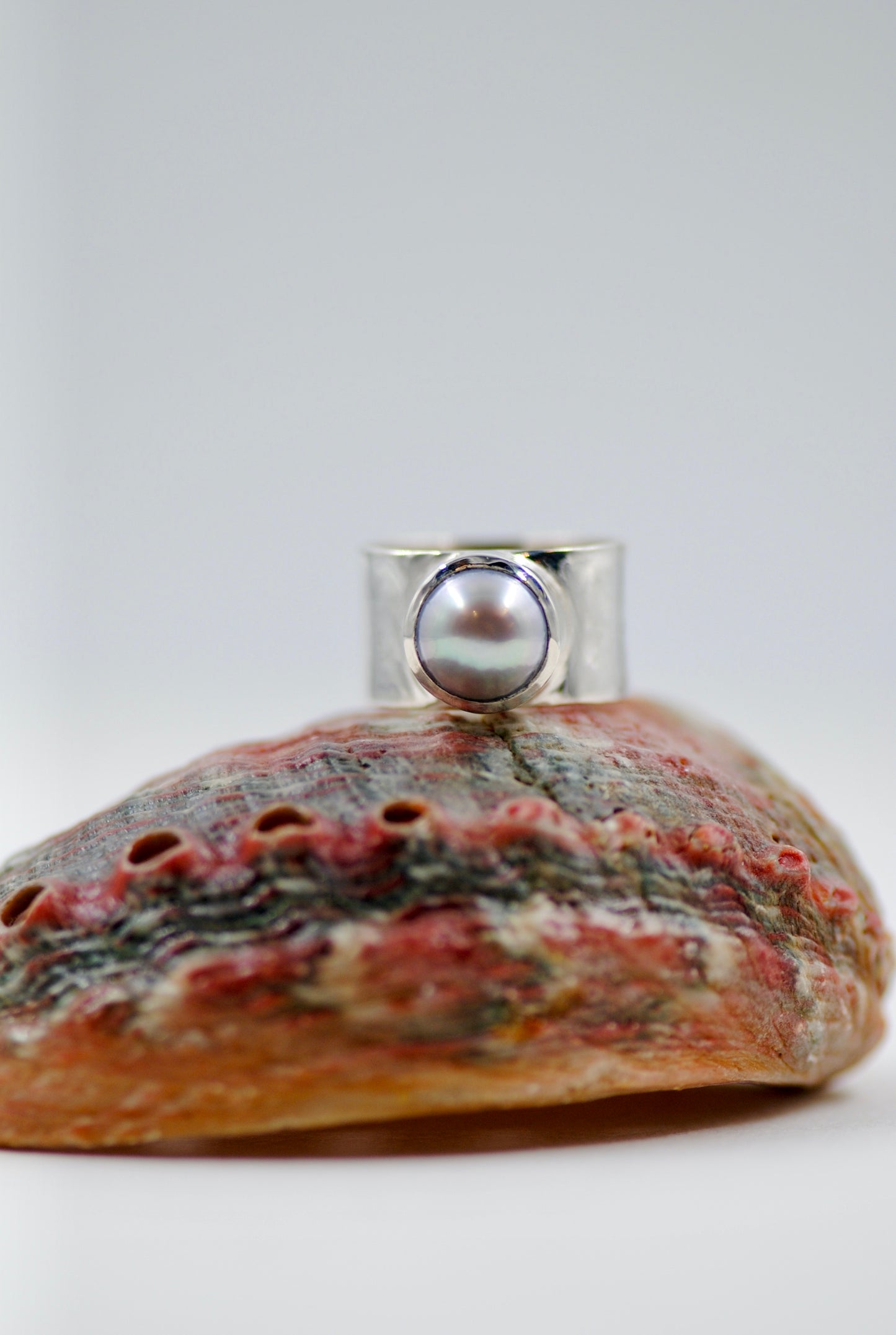 Gray Pearl Cigar Ring