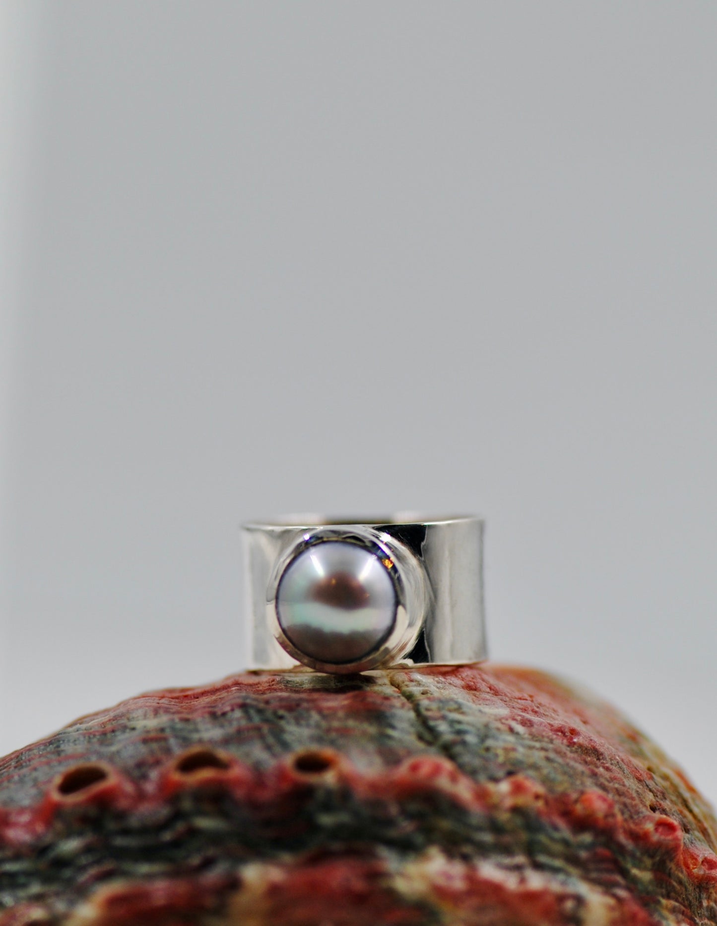 Gray Pearl Cigar Ring